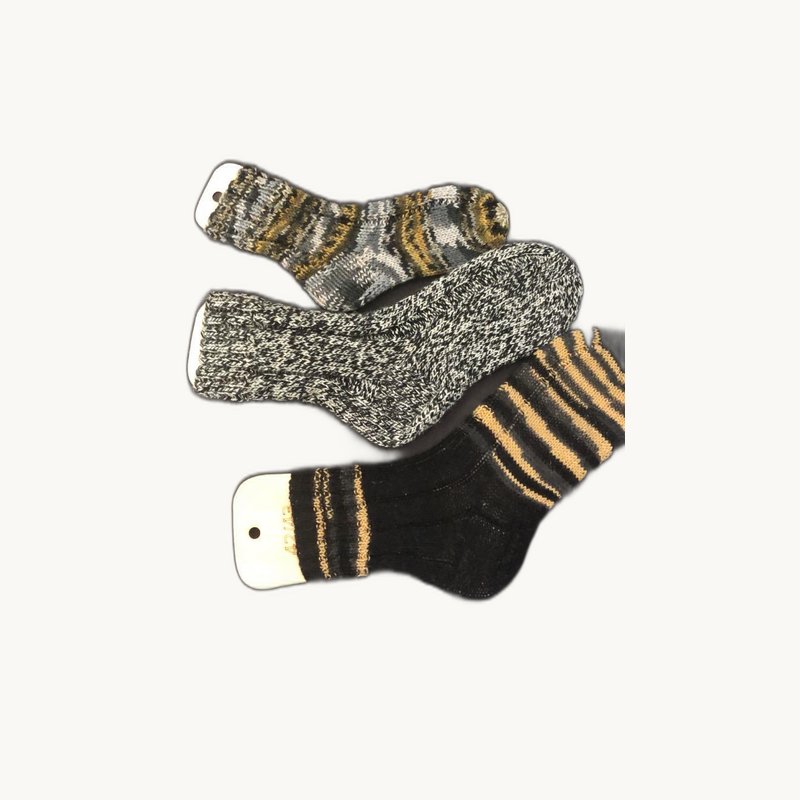 Bunte Wollsocken Mitte - lebendige Farbkombination